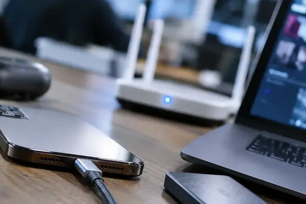 USB, Wi-Fi, and Cloud Sync Compared: Measuring Real Throughput When Moving iOS Media to a Desktop
